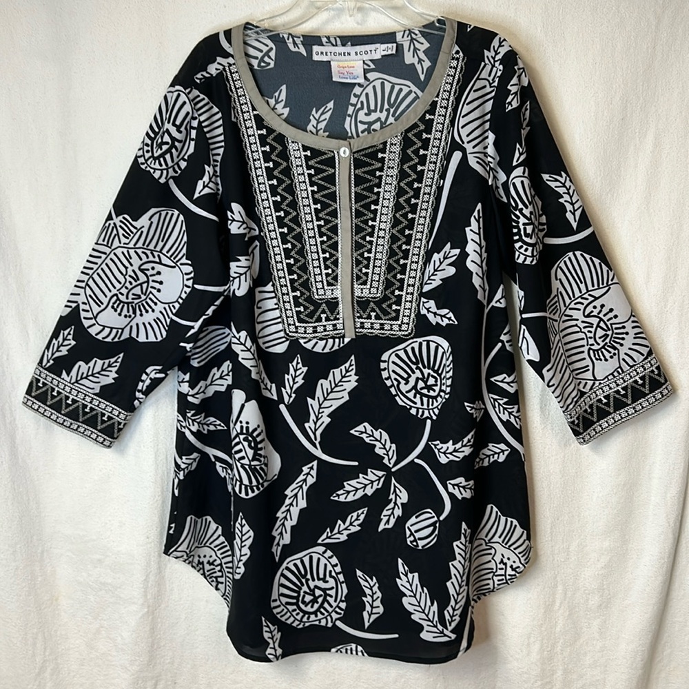 Gretchen Scott Women’s Tunic Size L Black White Embroidered Details Bold Floral
